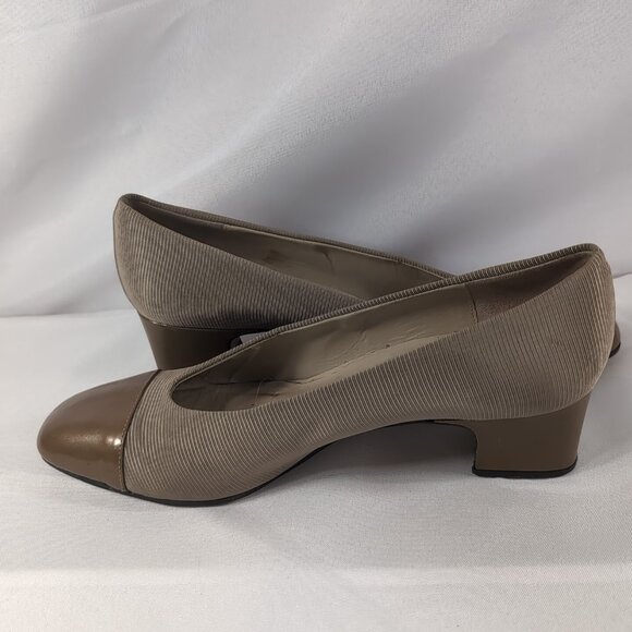 Etienne Aigner Kitten Heels Brown Tan Ribbed Taupe 8 Leather Italy Women Vintage - Picture 9 of 16